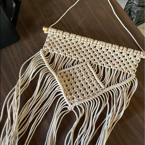 Macrame decor - Picture 1 of 2